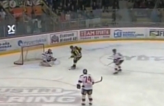 Watch Jonte Berg Break His Stick On a Breakaway and Still Manage To Score